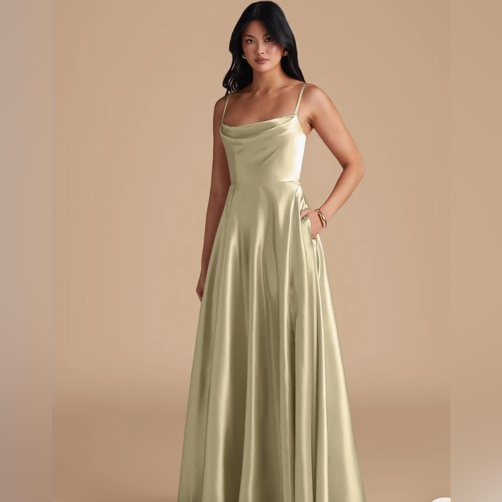 Elegant Strapless Green Dress - Picture 2 of 6